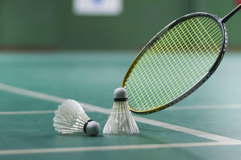 How does 80g of ultra-light carbon fiber enable a steady-as-she-goes hitting experience?
